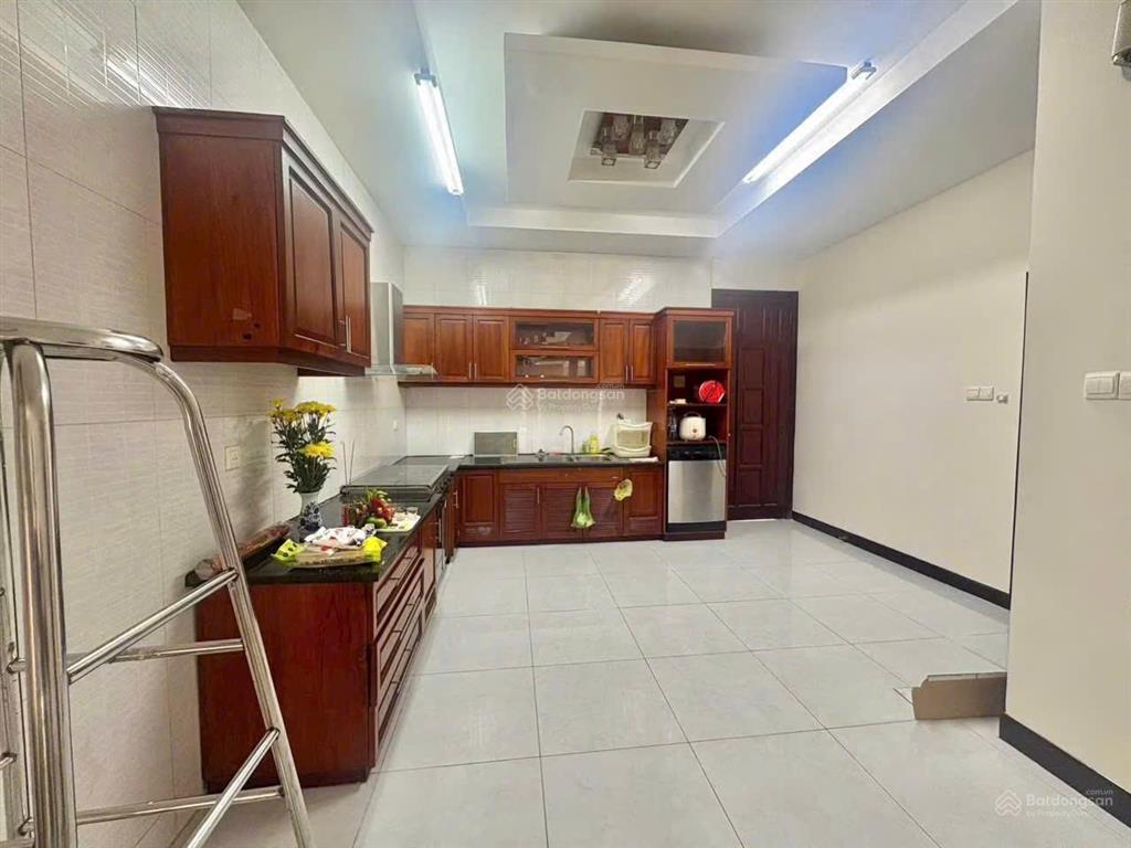 Sát công viên !!! biệt thự sân vườn khu tên lửa 10 x 25m 3 tầng 6pn + máy lạnh  gần đường số 7