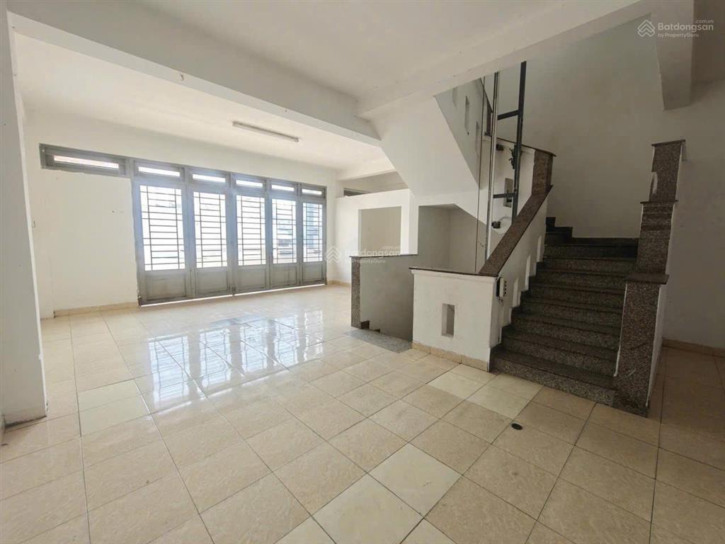 Mtkd đoạn sung đông đúc phạm văn chí 7 x 26m 3 tầng  trống suốt tiện kinh doanh