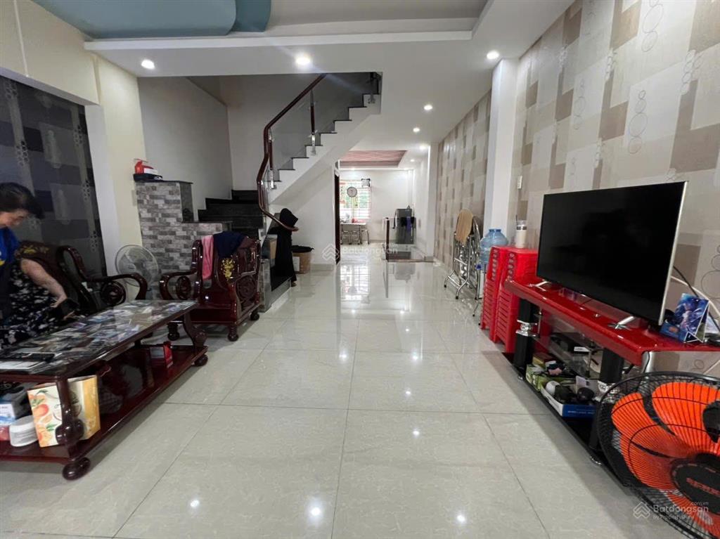 Nhà đẹp mtkd đường 60m tên lửa 4,5 x 20m 4 tầng, 5pn  lề lớn 8m  sát aeon mall chỉ 20m