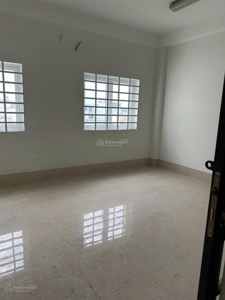 Có thang máy !!! biệt thự mtkd 30m khu ao sen 10x20m 1 hầm 3 tầng+máy lạnh âm trần lề 7m  gần aeon