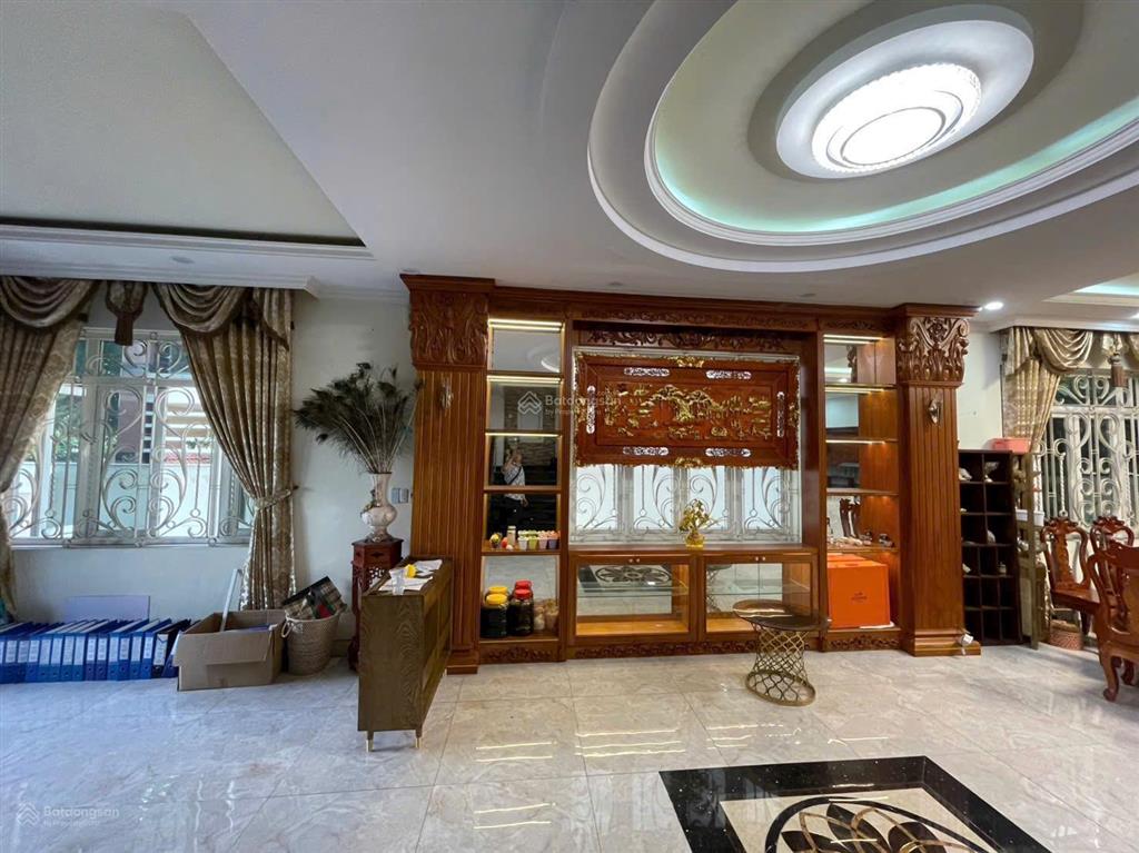 Ngay công viên, full nội thất! biệt thự vip 10x20m 1 hầm 3 tầng có gara ô tô  sát đường số 7