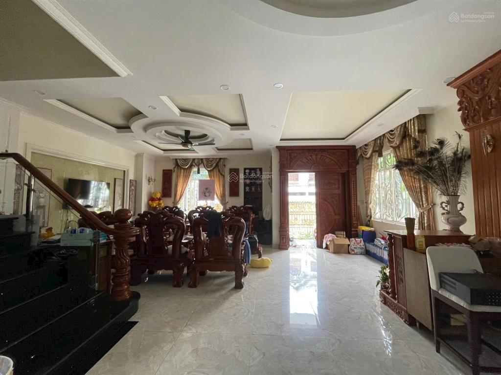 Ngay công viên, full nội thất! biệt thự vip 10x20m 1 hầm 3 tầng có gara ô tô  sát đường số 7