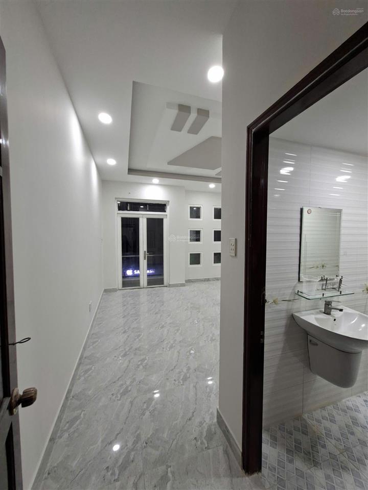 Nhà đẹp mtkd đắc địa 30m đối diện aeon 5x20m 4 tầng lề lớn 8m  kinh doanh sáng đến tối