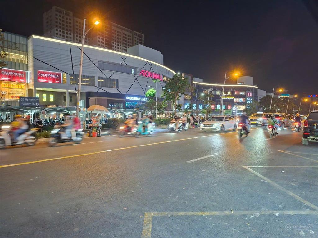 Nhà đẹp mtkd đắc địa 30m đối diện aeon 5x20m 4 tầng lề lớn 8m  kinh doanh sáng đến tối
