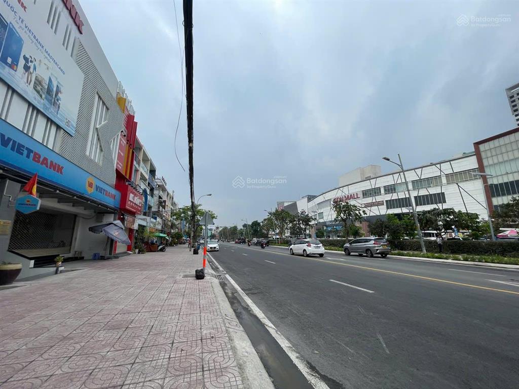 Nhà đẹp mtkd đắc địa 30m đối diện aeon 5x20m 4 tầng lề lớn 8m  kinh doanh sáng đến tối