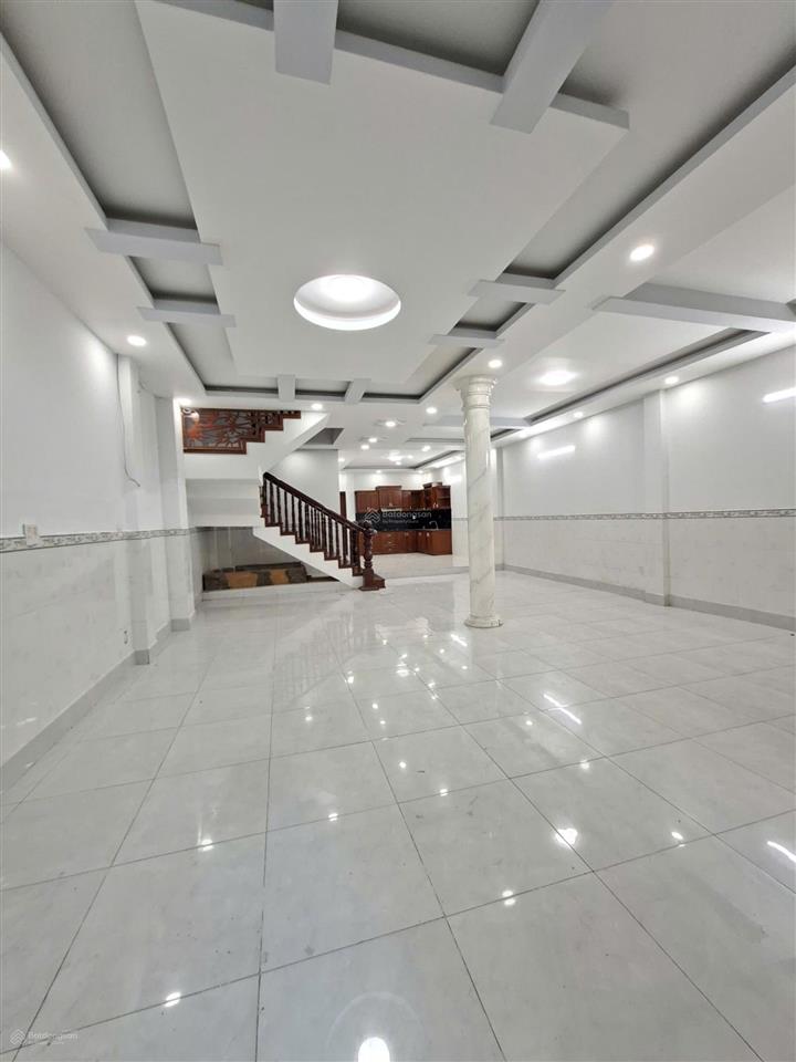 Nhà mtkd đường rộng 60m đoạn sung tên lửa, 6 x 21m, 4 tầng, 6pn, lề lớn 8m  cách aeon mall chỉ 40m