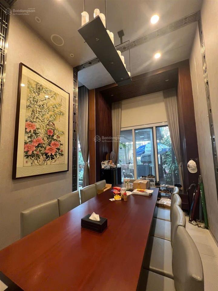 Vip! biệt thự sân vườn tân cổ điển 10 x 20m, 3 tầng sát công viên, gần đường số 5 & tên lửa