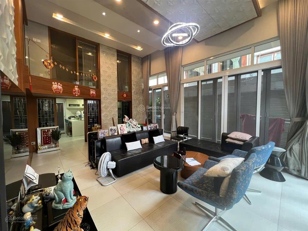 Vip! biệt thự sân vườn tân cổ điển 10 x 20m, 3 tầng sát công viên, gần đường số 5 & tên lửa