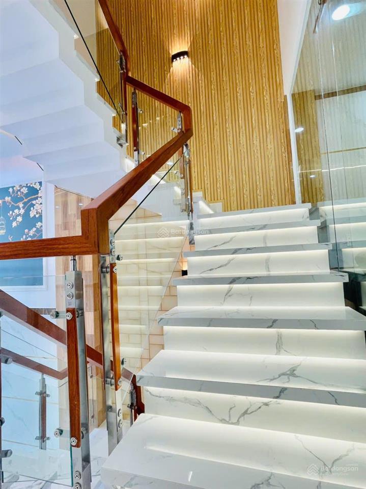Nhà đẹp mtnb đường 16m phạm văn chí  đường số 9  4x16m 5 tầng 6pn + máy lạnh giường tủ