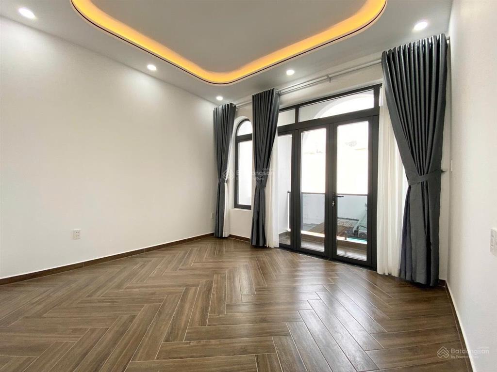 Nhà đẹp mtnb đường 16m phạm văn chí  đường số 9  4x16m 5 tầng 6pn + máy lạnh giường tủ