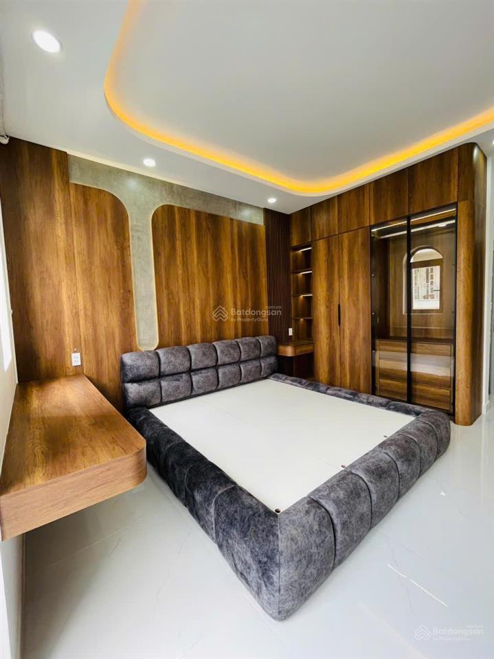 Nhà đẹp mtnb đường 16m phạm văn chí  đường số 9  4x16m 5 tầng 6pn + máy lạnh giường tủ
