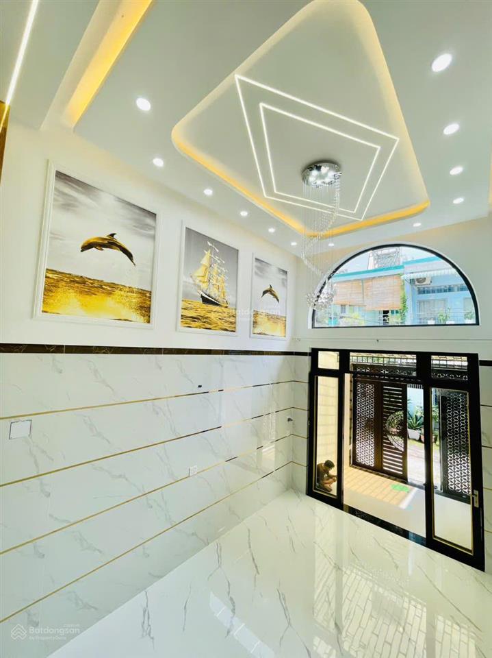 Nhà đẹp mtnb đường 16m phạm văn chí  đường số 9  4x16m 5 tầng 6pn + máy lạnh giường tủ