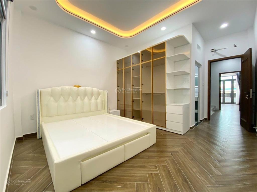 Nhà đẹp mtnb đường 16m phạm văn chí  đường số 9  4x16m 5 tầng 6pn + máy lạnh giường tủ