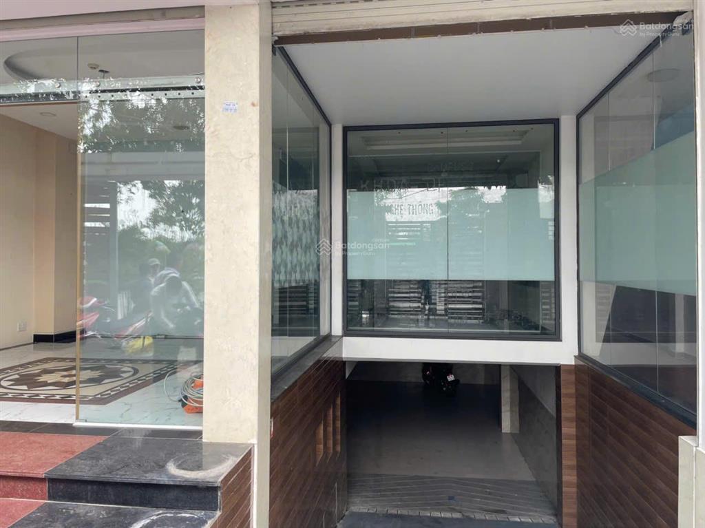 Biệt thự kdc lý chiêu hoàng 12 x 18m 1 hầm + 3 tầng trống suốt  giáp kdc bình phú