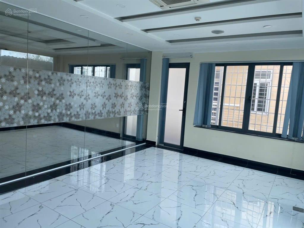 Biệt thự kdc lý chiêu hoàng 12 x 18m 1 hầm + 3 tầng trống suốt  giáp kdc bình phú