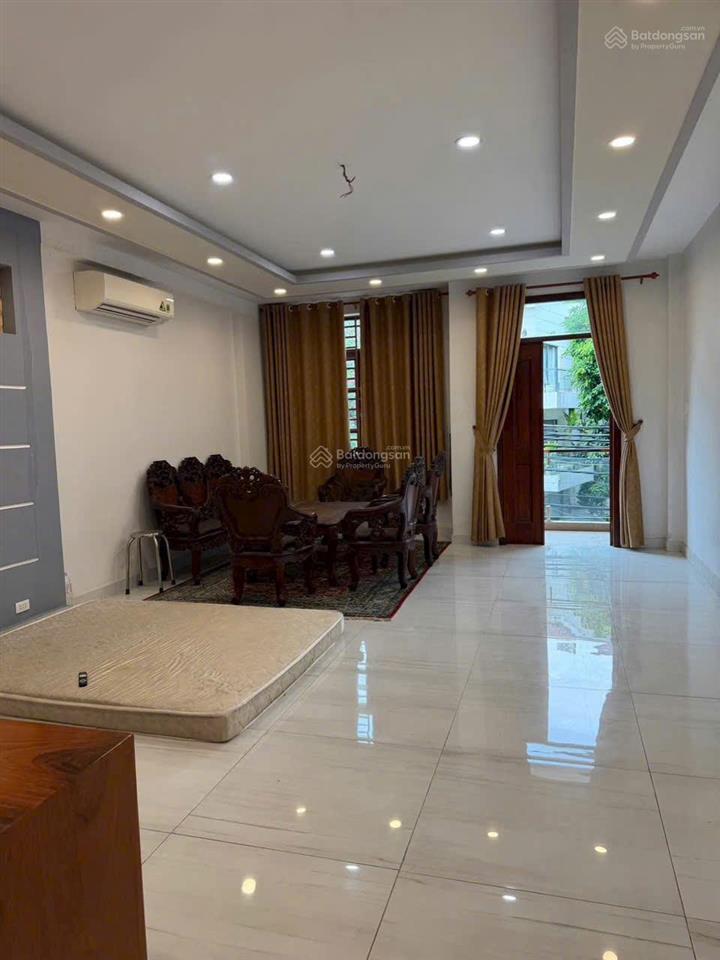 Nhà đẹp mtkd 20m khu ao sen 5x20m 4 tầng 4pn+máy lạnh  sát aeon mall chỉ 20m