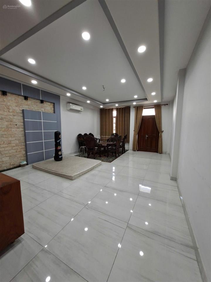 Nhà đẹp mtkd 20m khu ao sen 5x20m 4 tầng 4pn+máy lạnh  sát aeon mall chỉ 20m