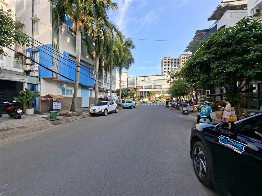 Nhà đẹp mtkd 20m khu ao sen 5x20m 4 tầng 4pn+máy lạnh  sát aeon mall chỉ 20m