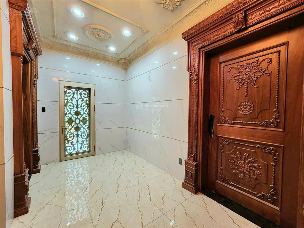 Vip !!! biệt thự full nội thất tân cổ điển mtkd khu tên lửa  10x20m 1 hầm 4 tầng  có thang máy