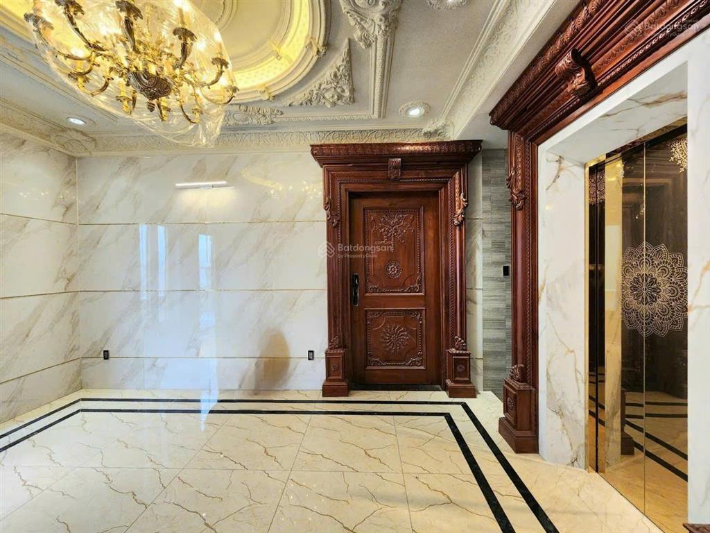 Vip !!! biệt thự full nội thất tân cổ điển mtkd khu tên lửa  10x20m 1 hầm 4 tầng  có thang máy