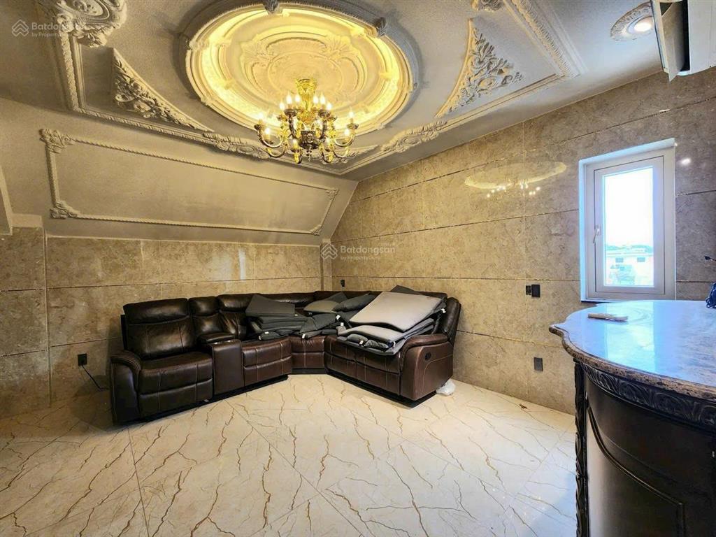 Vip !!! biệt thự full nội thất tân cổ điển mtkd khu tên lửa  10x20m 1 hầm 4 tầng  có thang máy