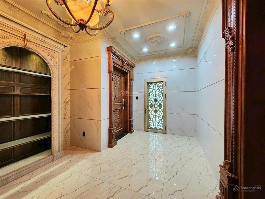 Vip !!! biệt thự full nội thất tân cổ điển mtkd khu tên lửa  10x20m 1 hầm 4 tầng  có thang máy