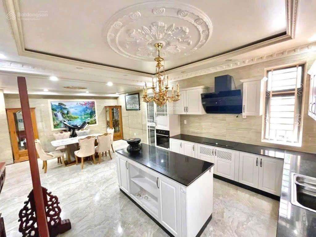Vip !!! full nội thất biệt thự sân vườn tân cổ điển 10 x 20m 3 tầng sát cv gần đường số 5 & tên lửa