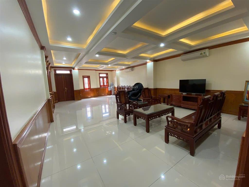 Biệt thự mini tên lửa 8 x 13m 3 tầng 5pn  có gara ô tô  tặng full nội thất gỗ