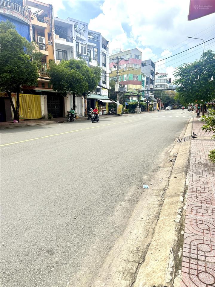 Mặt tiền đường chợ lớn, nhà 4 tầng, vị trí đẹp, kinh doanh đa ngành nghề