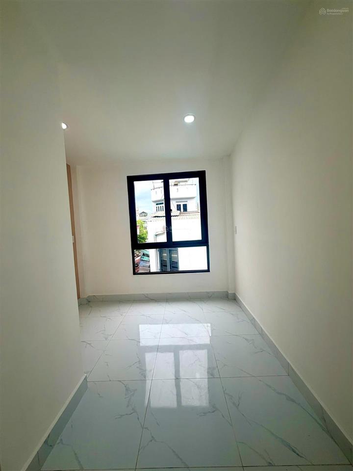 Nhà mới 3 tầng hẻm lạc long quân, phường minh phụng.