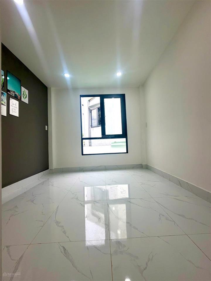 Nhà mới 3 tầng hẻm lạc long quân, phường minh phụng.