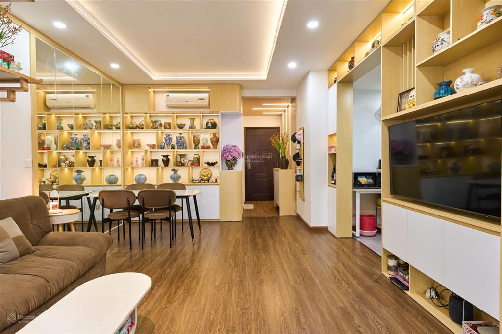 Tôi chính chủ cần thanh khoản gấp căn 2 phòng ngủ giá chỉ 7,5 tỷ, sẵn sổ hồng, giao dịch luôn