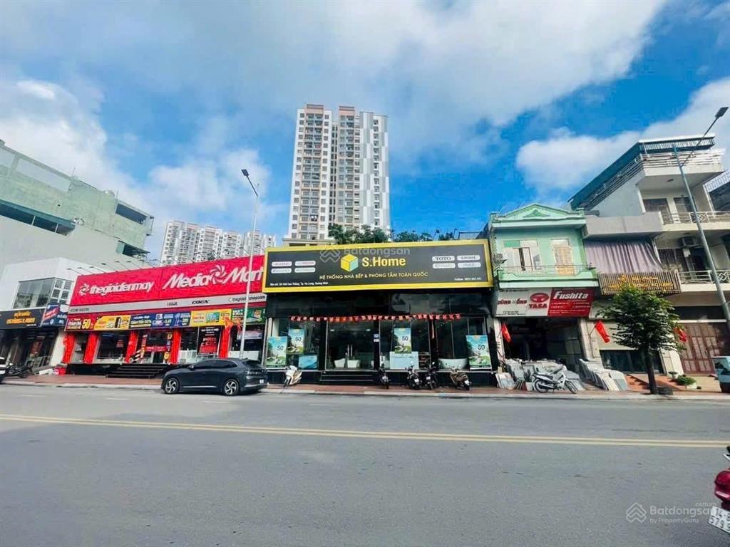 Nhà mặt phố, mặt tiền rộng, không chung chủ. tiền đường, trường, chợ, khu dân cư đông đúc.