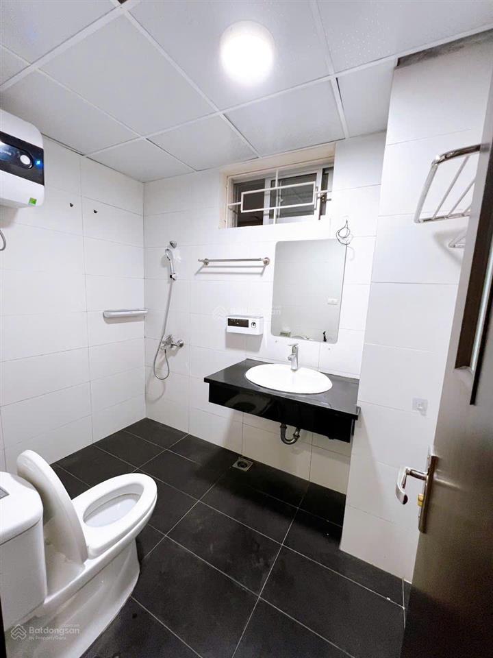 Bán gấp căn hộ 75m2, 2 phòng ngủ, nội thất đẹp, booyoung, mỗ lao