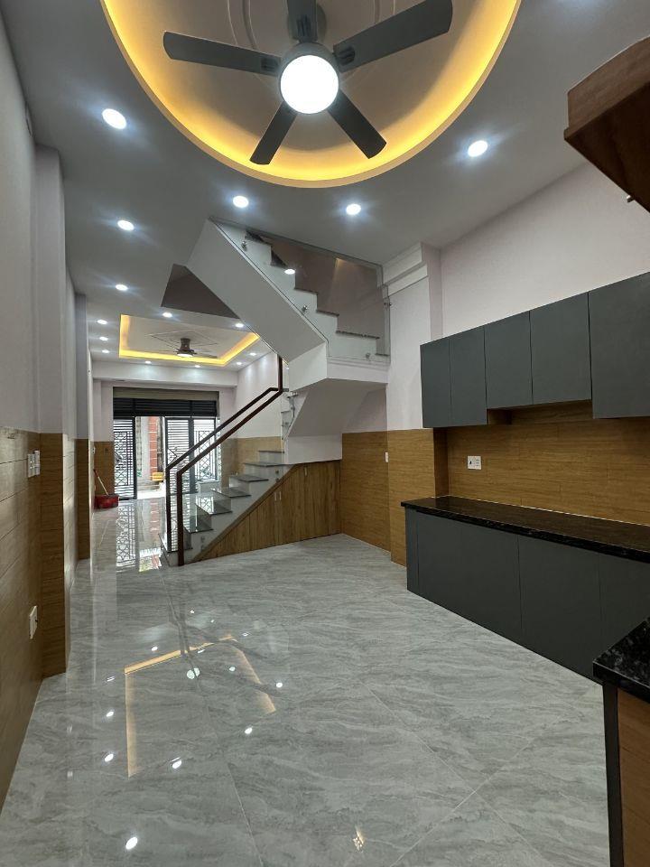 Nhà 4 tầng Trường Chinh, 48m², hẻm 6m, hoàn công đủ, đủ tiện ích, gần sân bay chỉ 5.x tỷ. Hiếm.  ✅