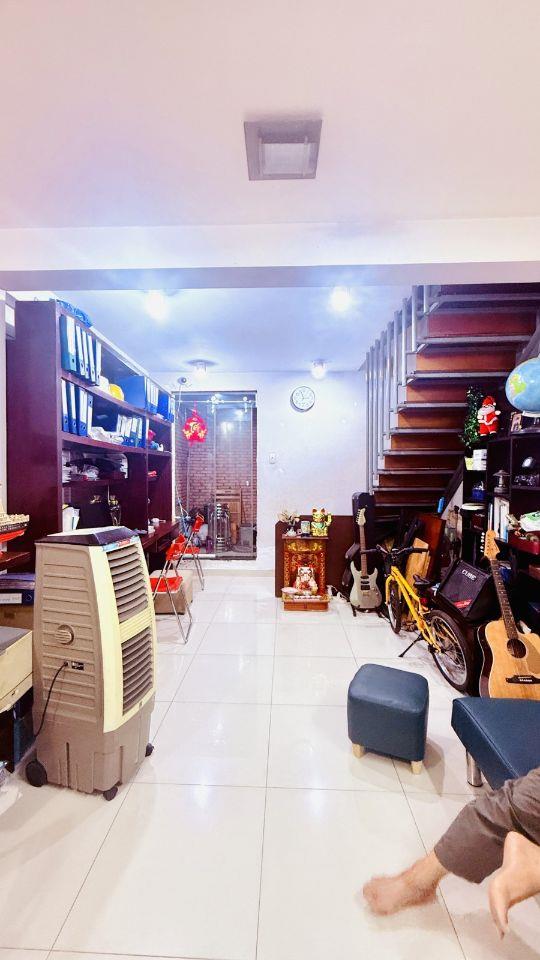 Nhà Trường Chinh, 32m², 4 tầng, gần Metro, hoàn công đủ, đủ tiện ích chỉ 5.x tỷ. Siêu hiếm  ✅ 