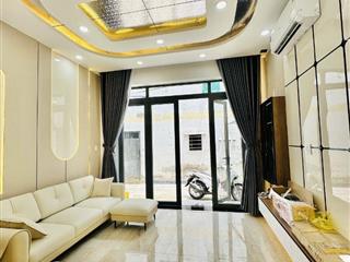 Bán gấp nhà đẹp, ở ngay Khuông Việt, 70m², gần Đầm Sen, khu dân trí, đủ tiện ích, 7.X tỷ  