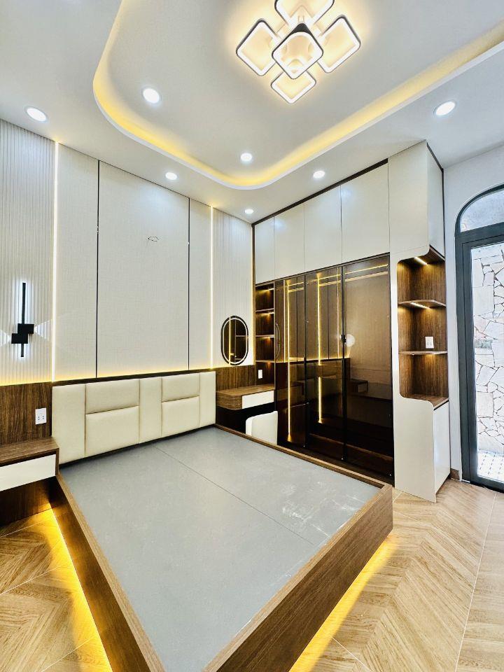 Bán gấp nhà đẹp, ở ngay Khuông Việt, 70m², gần Đầm Sen, khu dân trí, đủ tiện ích, 7.X tỷ  