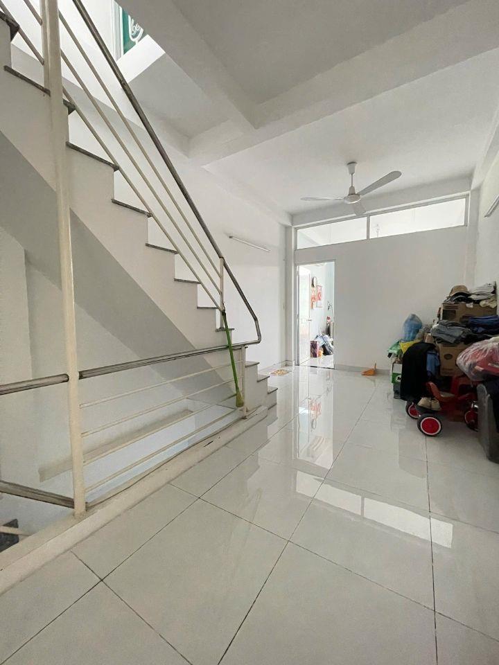 Bán nhà mới 4 tầng Trường Chinh, hẻm xe hơi thông, khu sầm uất Tân Bình, đủ tiện ích 7.x tỷ.  