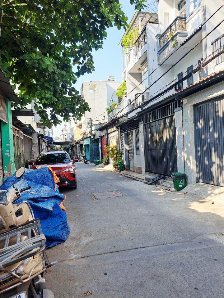 Nhà mới 3 tầng, hẻm thông xe hơi ngủ trong nhà, gần Aeon Tân Phú 54m², tiện ích 5.X tỷ.  