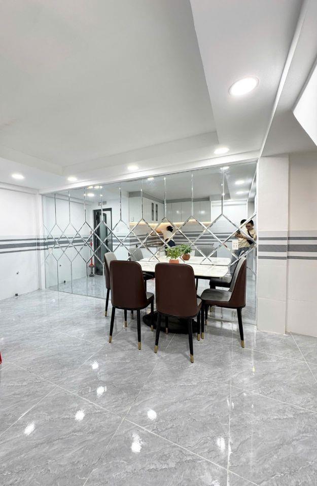 Nhà mới 3 tầng, hẻm thông xe hơi ngủ trong nhà, gần Aeon Tân Phú 54m², tiện ích 5.X tỷ.  