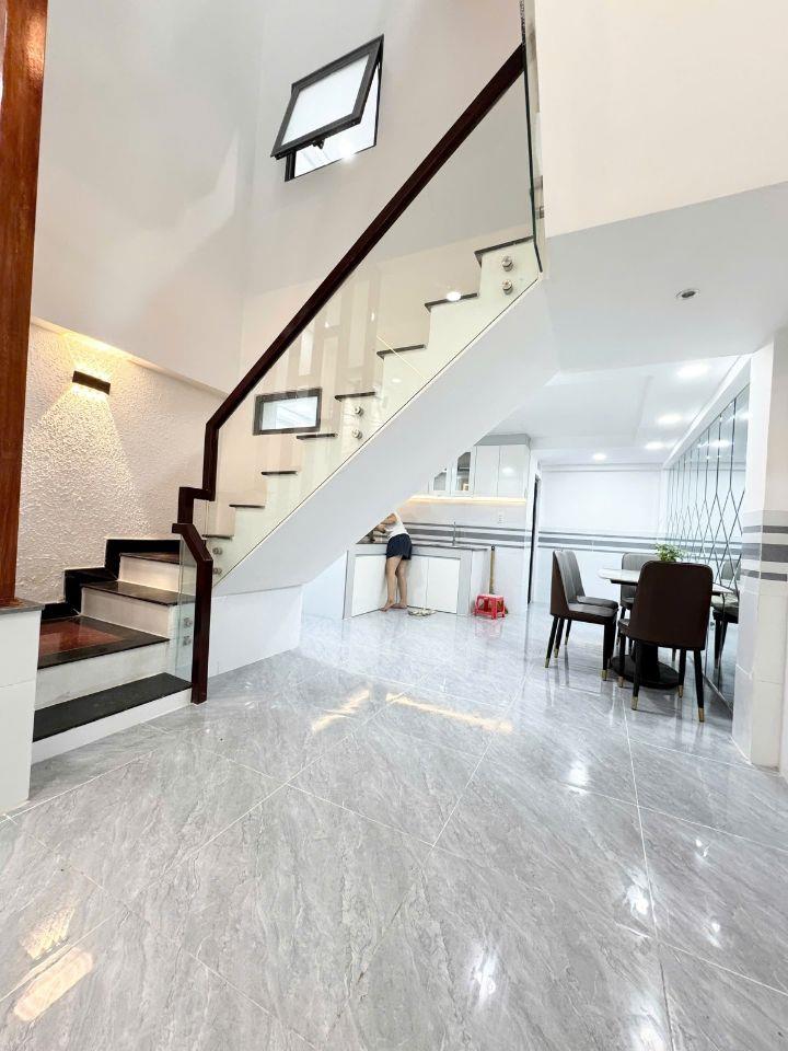 Nhà mới 3 tầng, hẻm thông xe hơi ngủ trong nhà, gần Aeon Tân Phú 54m², tiện ích 5.X tỷ.  