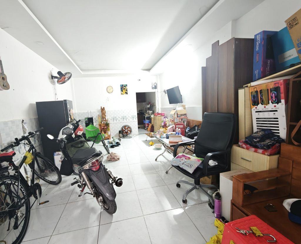 Nhà bán gấp Miếu Bình Đông, hẻm ô tô thông Lê Văn Quới, sầm uất, đủ tiện ích nhỉnh 4 tỷ.  