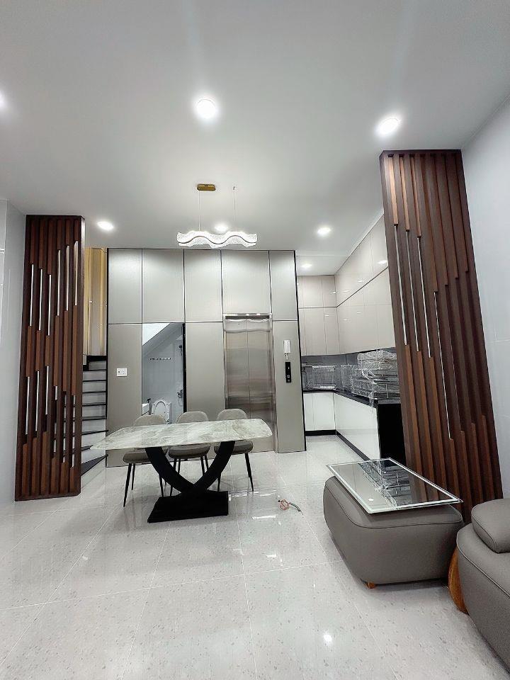 Bán gấp nhà Âu Cơ, 4 tầng có thang máy, full nội thất, ô tô đỗ cửa, sầm uất nhỉnh 8 tỷ.  