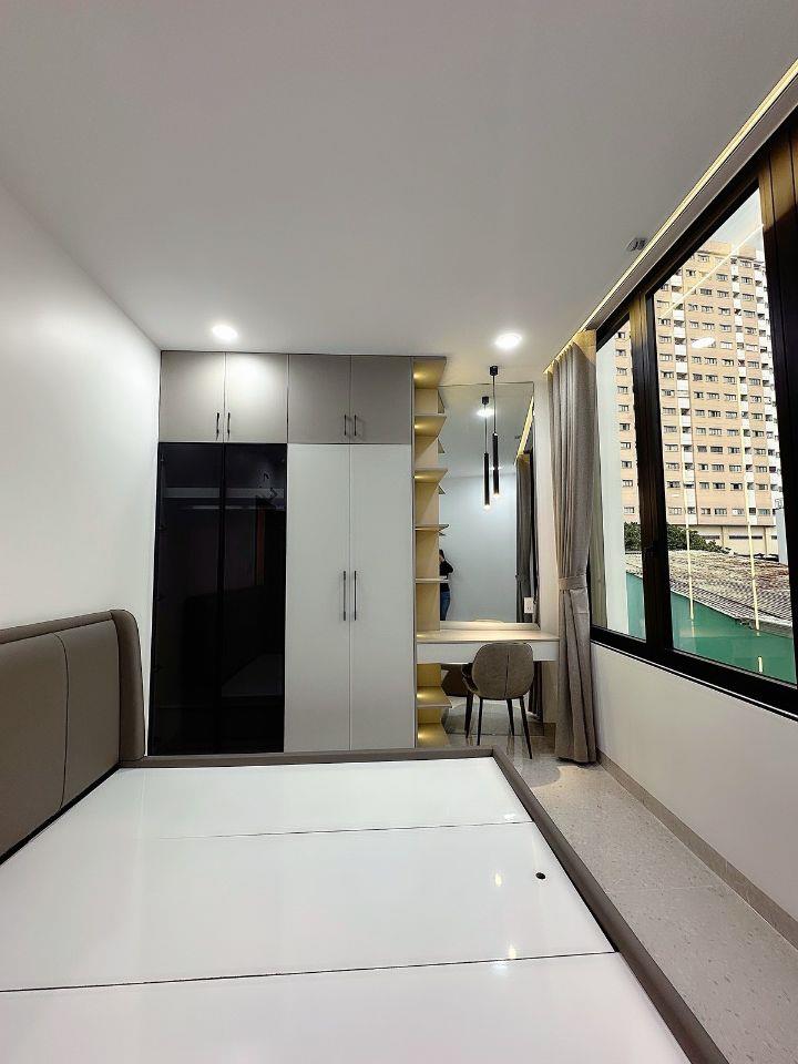 Bán gấp nhà Âu Cơ, 4 tầng có thang máy, full nội thất, ô tô đỗ cửa, sầm uất nhỉnh 8 tỷ.  