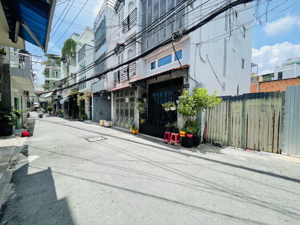 Bán gấp nhà Âu Cơ, 4 tầng có thang máy, full nội thất, ô tô đỗ cửa, sầm uất nhỉnh 8 tỷ.  