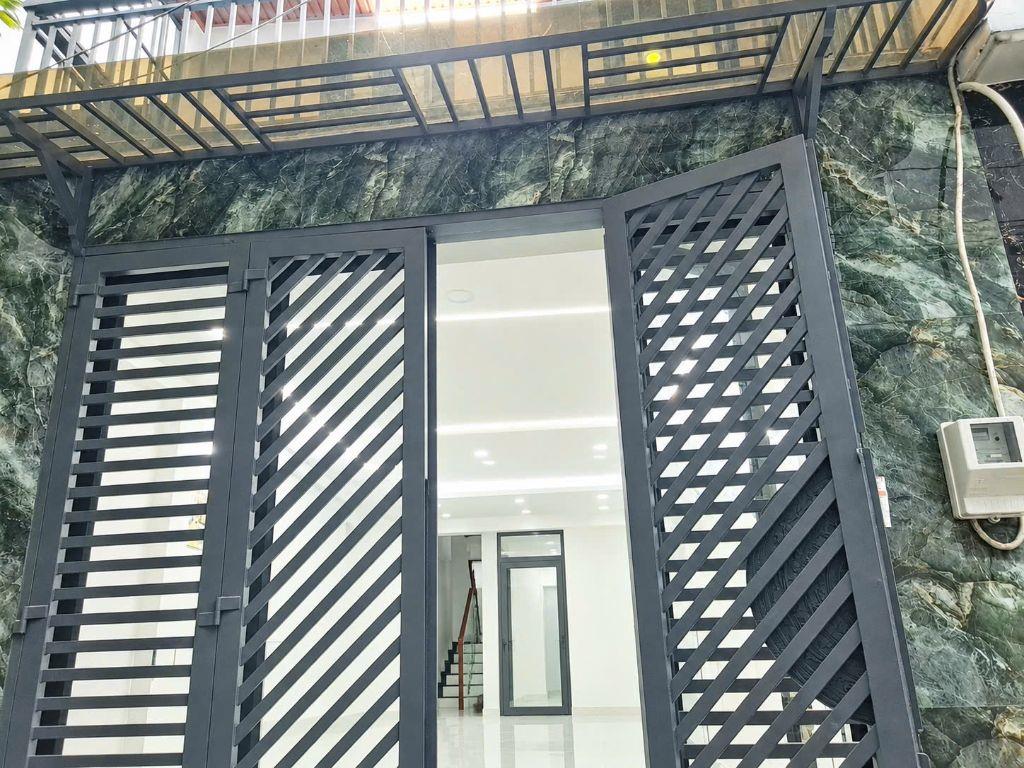 Bán gấp nhà mới TRƯƠNG PHƯỚC PHAN hẻm xe hơi gần chợ, trường học, tặng nội thất, 3 PN nhỉnh 4 tỷ.   