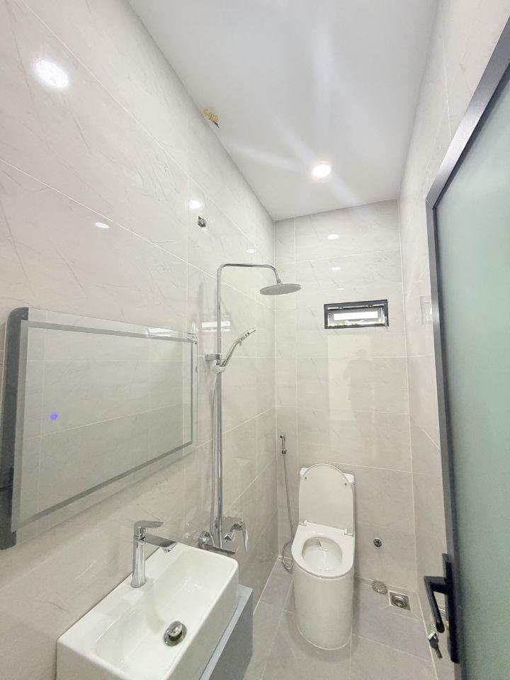 Nhà mới, đẹp căn góc Trịnh Đình Trọng, hẻm 5m sầm uất đủ tiện ích, không lộ giới, 4.X tỷ.  