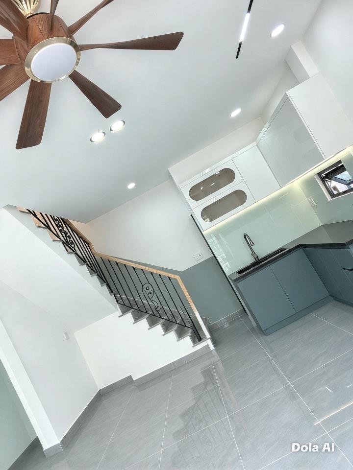 Nhà mới, đẹp căn góc Trịnh Đình Trọng, hẻm 5m sầm uất đủ tiện ích, không lộ giới, 4.X tỷ.  