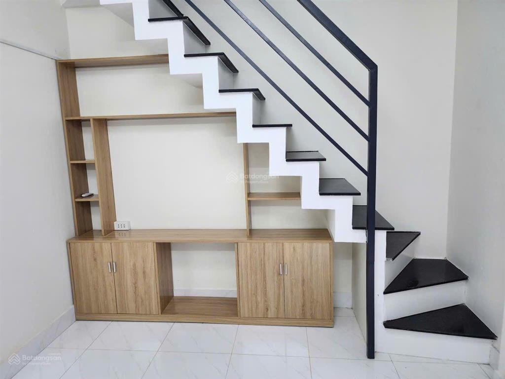 Nhà nguyên căn đầy đủ nội thất, gần trường đh mở ở lê văn lương